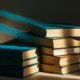 7 livros com mensagens ocultas que parecem leves, mas são perturbadores